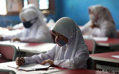 Siswa Kelas 7 dan 8 Belajar di Rumah Selama PSAJ